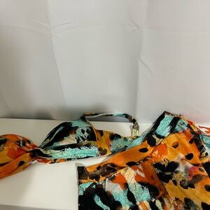 venus nwot skirted bikini size 10. 36dd
